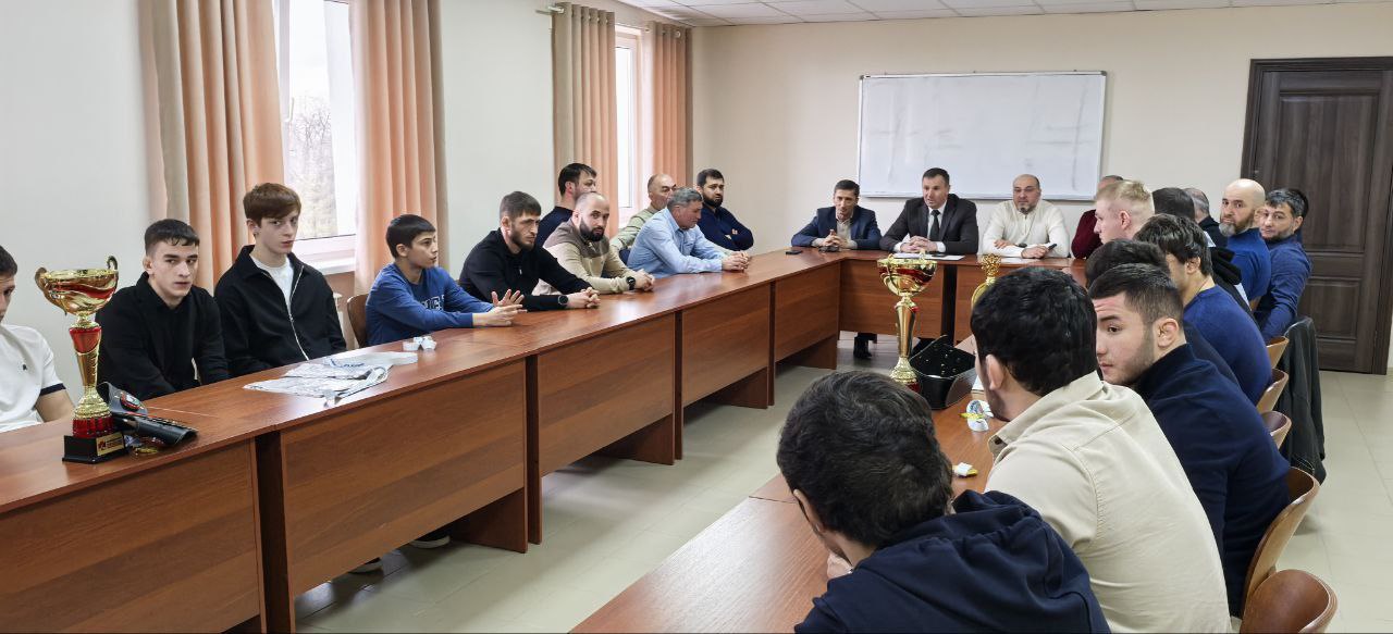 В Министерстве спорта КБР чествовали борцов вольного стиля, показавших отличные результаты на первенствах России по разным возрастам В Министерстве спорта КБР чествовали борцов вольного стиля, показавших отличные результаты на первенствах России по разным возрастам
