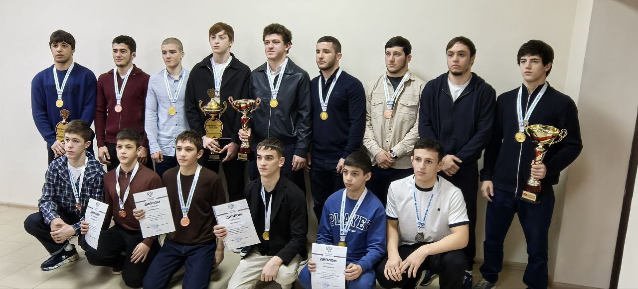 В Министерстве спорта КБР чествовали борцов вольного стиля, показавших отличные результаты на первенствах России по разным возрастам