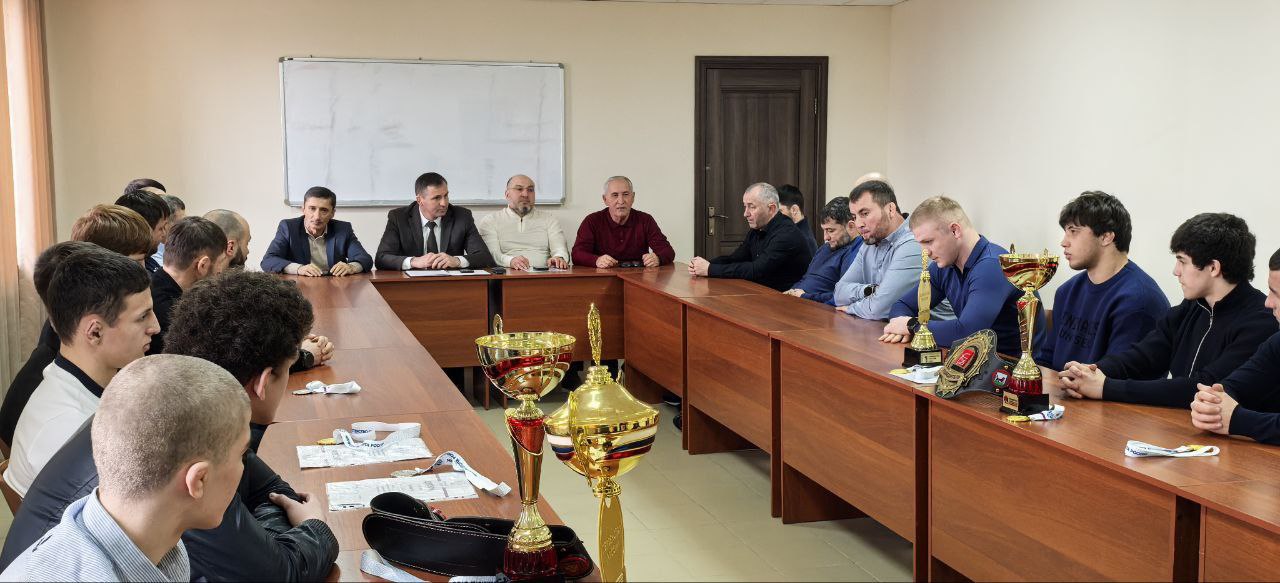 В Министерстве спорта КБР чествовали борцов вольного стиля, показавших отличные результаты на первенствах России по разным возрастам В Министерстве спорта КБР чествовали борцов вольного стиля, показавших отличные результаты на первенствах России по разным возрастам