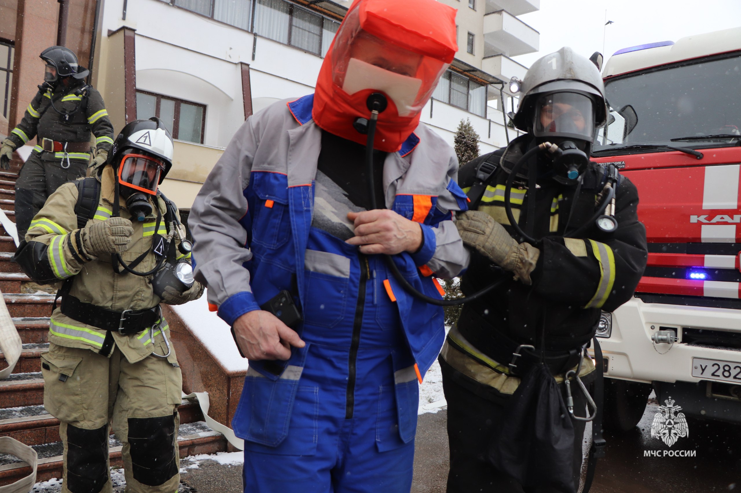 В Нальчике прошли пожарно-тактические учения специалистов МЧС России В Нальчике прошли пожарно-тактические учения специалистов МЧС России
