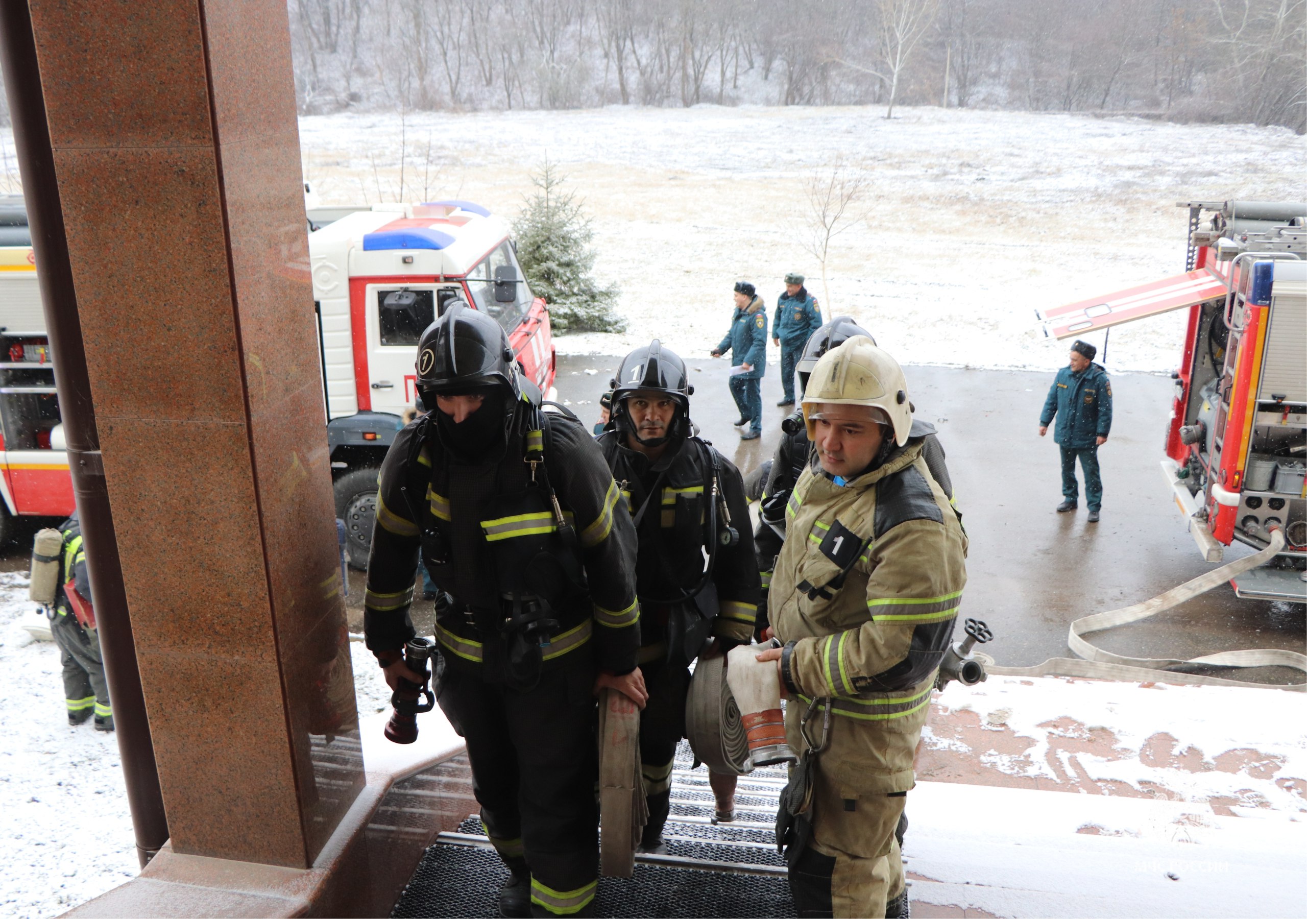 В Нальчике прошли пожарно-тактические учения специалистов МЧС России В Нальчике прошли пожарно-тактические учения специалистов МЧС России