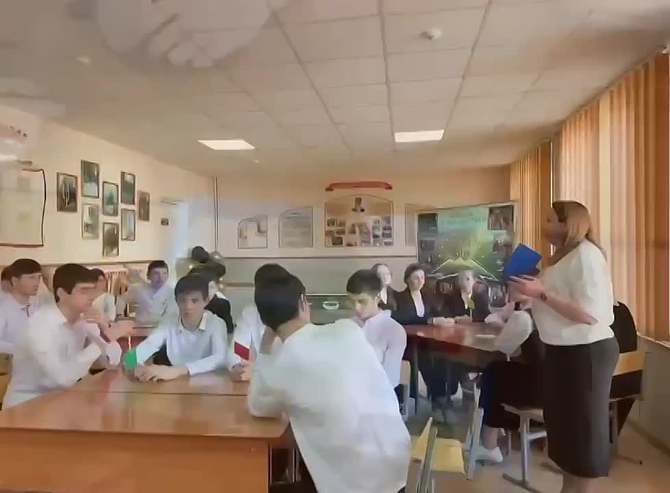 В МОУ «СОШ N3 им.Т.М.Катанчиева»с.п.Атажукино учителем истории и обществознания Дышековой М.А. проведена викторина среди учащихся 8-11-х классов «Мы -молодые! Нам выбирать»,посвященная Дню молодого избирателя