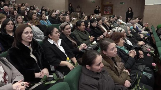 Поздравляли женщин и в Зользском районе