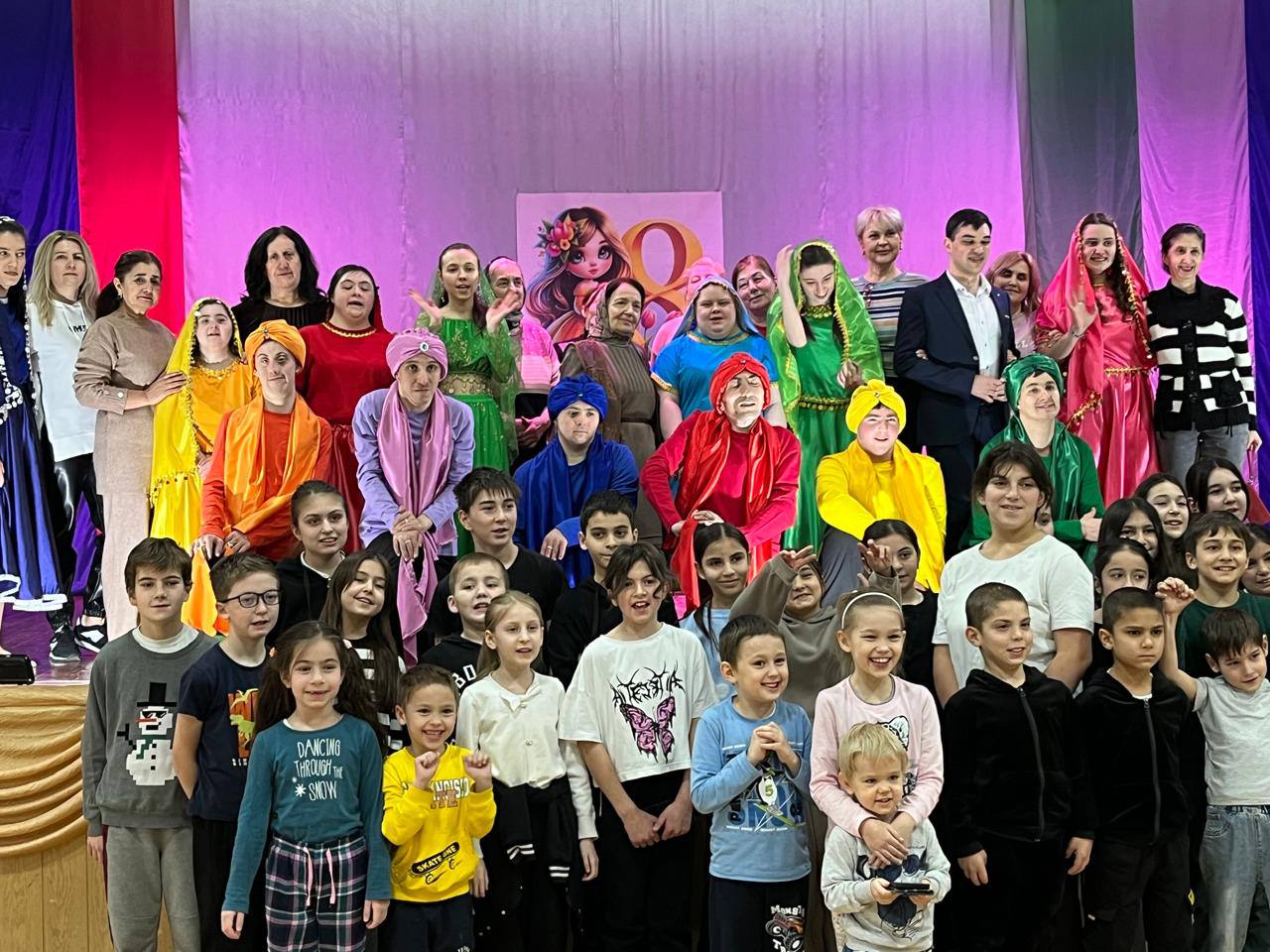 Мамам посвящается. В санатории "Радуга" состоялся концерт воспитанников организации в поддержку людей с инвалидностью "Надежда", посвященный Международному женскому дню