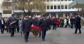 В КБГАУ в эти минуты проходит возложение цветов к памятнику первого ректора университета — Бориса Фиапшева