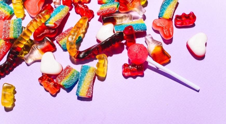 Опасные сладости: что скрывают новогодние детские наборы