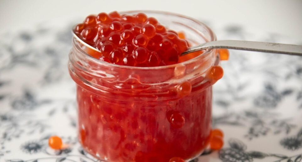 В продуктах из магазина нашли кишечную палочку: что случилось с икрой?