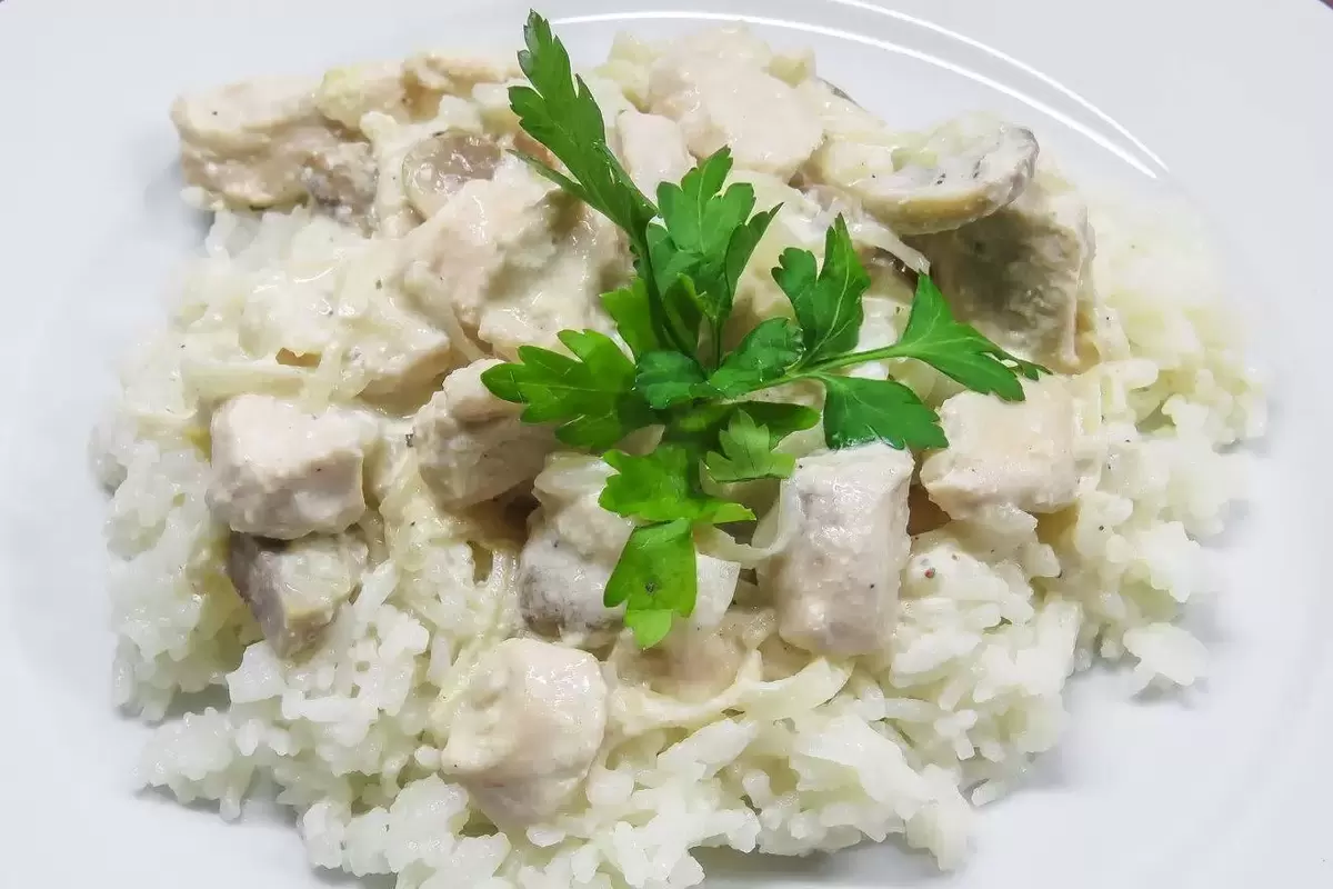 Фрикасе из курицы с грибами и рисом: кулинарный шедевр для вашего стола