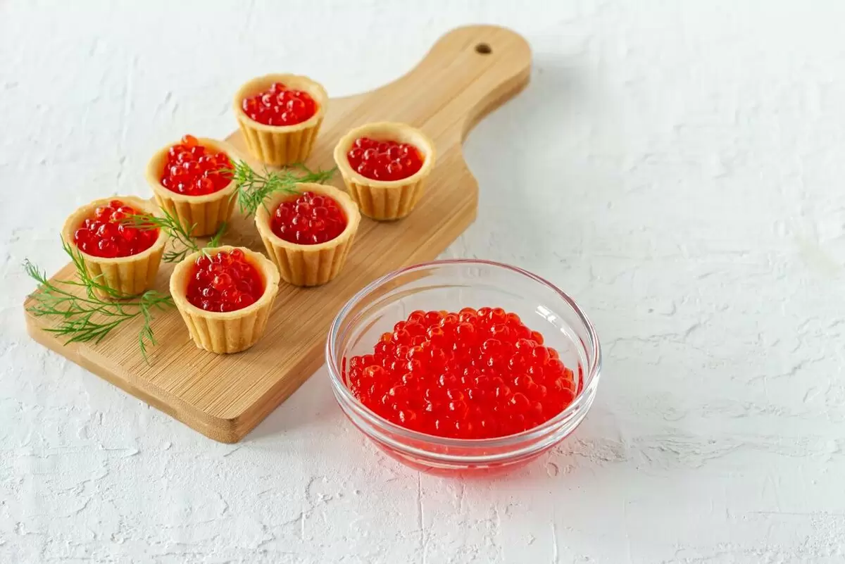 Как правильно выбрать настоящую красную икру: секреты от экспертов