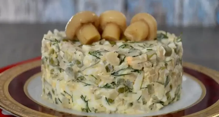 Грибной оливье: как новый акцент меняет знакомый вкус
