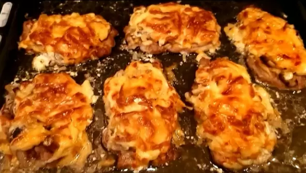 Говядина с грибами и помидорами: простота и вкус