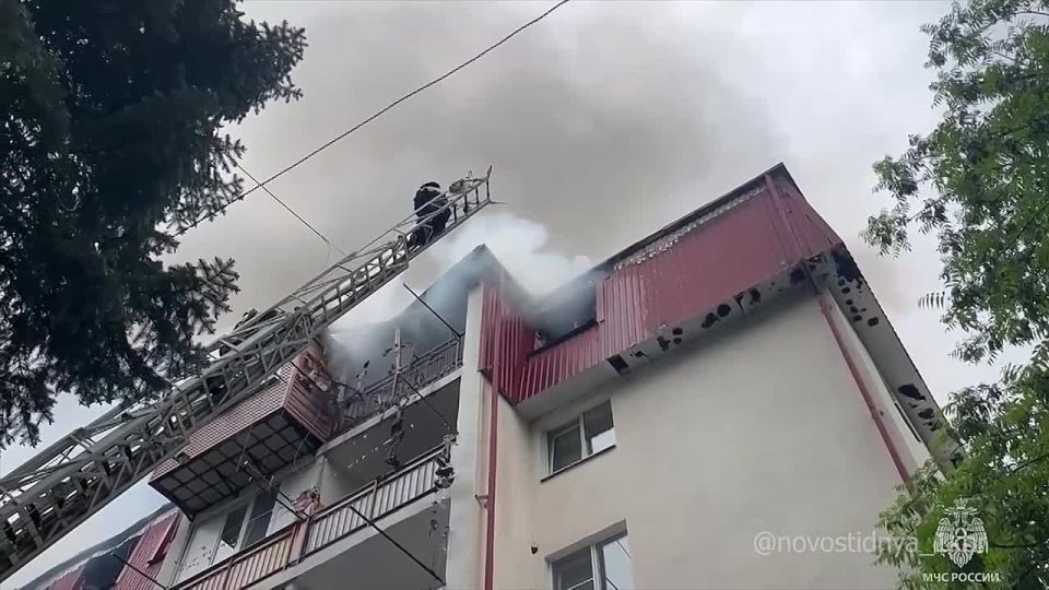 Сегодня в Нальчике в многоквартирном доме по улице Калмыкова произошёл пожар