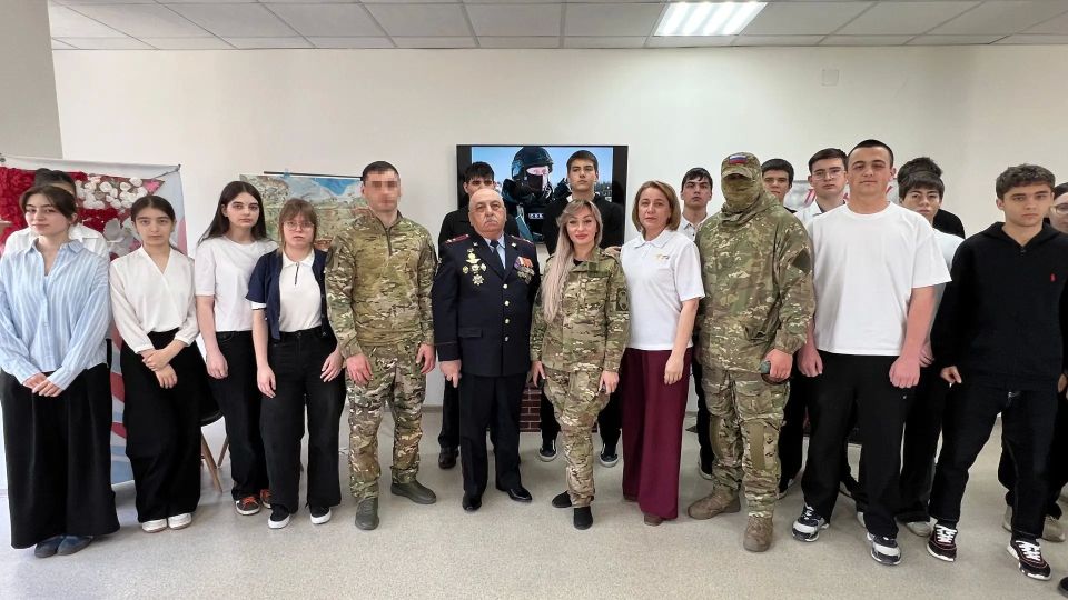 Представители Росгвардии провели профориентационную встречу со школьниками