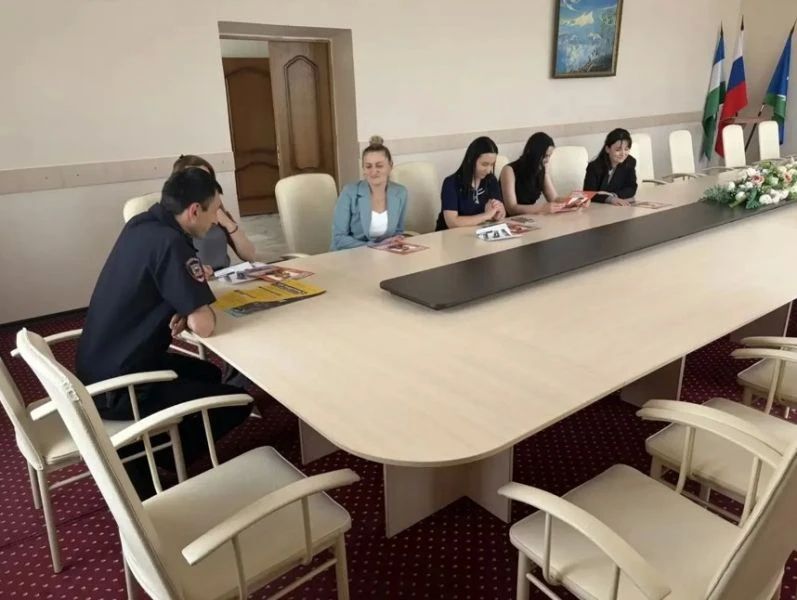 Полицейские Лескенского района провели мероприятие по профилактике дистанционного мошенничества Полицейские Лескенского района провели мероприятие по профилактике дистанционного мошенничества