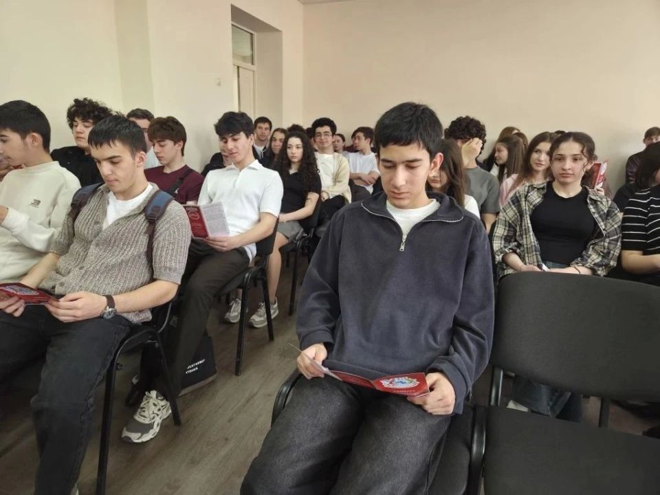 Старшеклассники Нальчика приняли участие во встрече по вопросам профилактики экстремизма