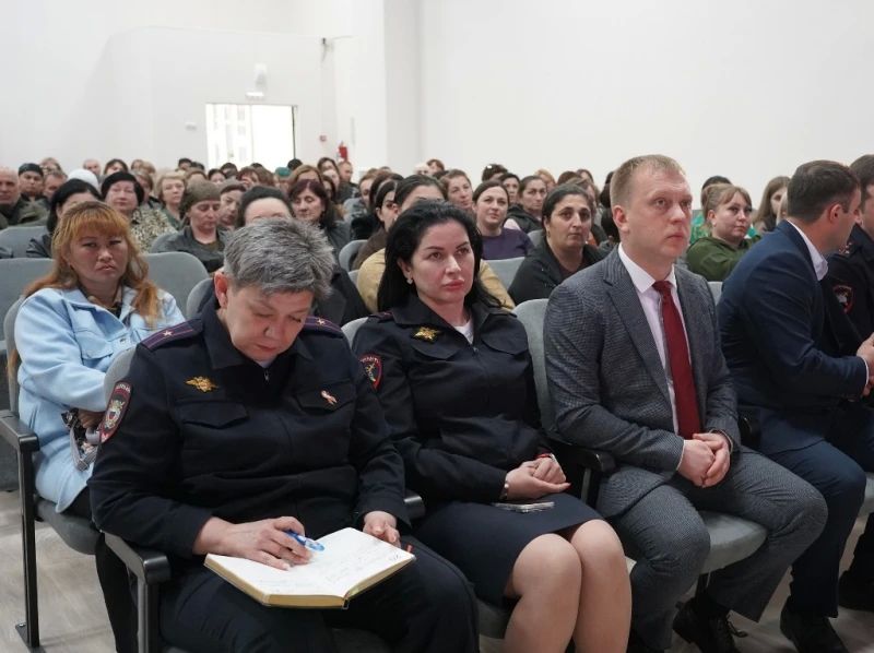 В Кабардино-Балкарии состоялось масштабное родительское собрание, посвященное повышению безопасности детей В Кабардино-Балкарии состоялось масштабное родительское собрание, посвященное повышению безопасности детей