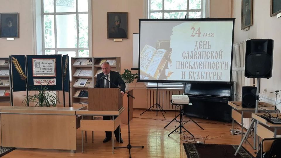 В Национальной библиотеке КБР им. Т. К. Мальбахова проходит встреча с молодёжью ко Дню славянской письменности и культуры В Национальной библиотеке КБР им. Т. К. Мальбахова проходит встреча с молодёжью ко Дню славянской письменности и культуры