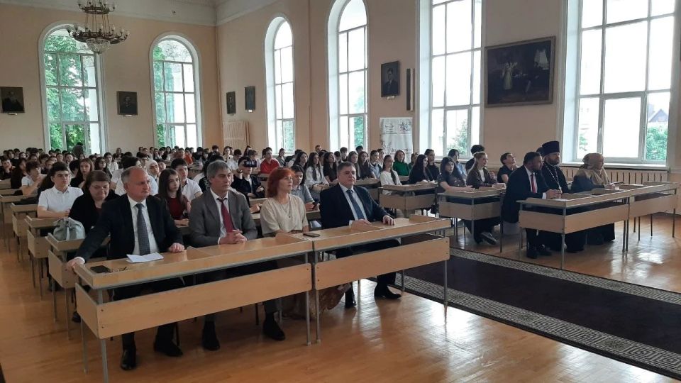 В Национальной библиотеке КБР им. Т. К. Мальбахова проходит встреча с молодёжью ко Дню славянской письменности и культуры