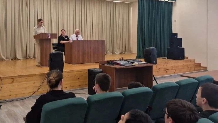 Сотрудники полиции провели профилактические беседы со школьниками Чегемского района