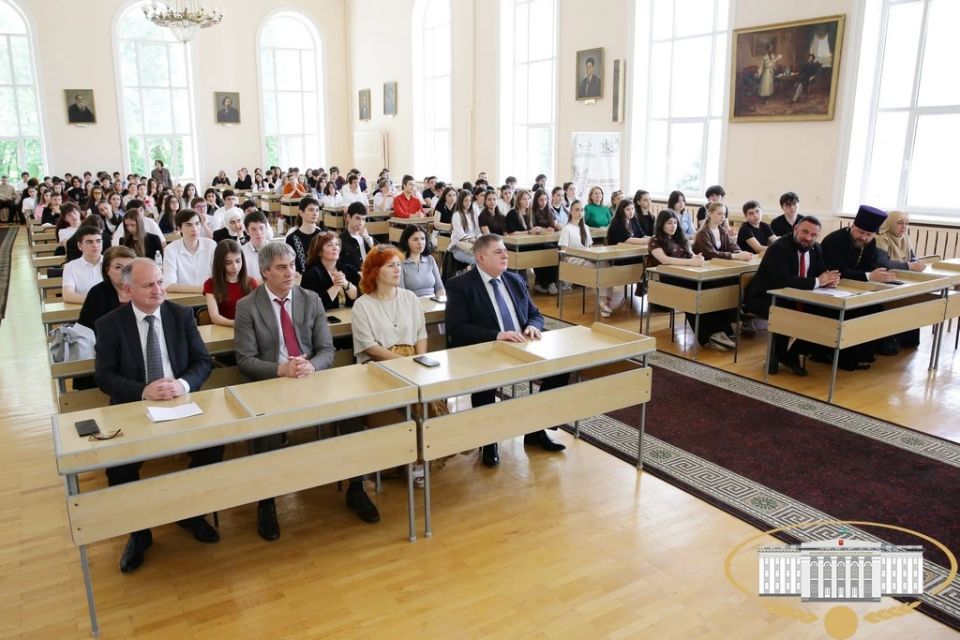 В преддверии Дня славянской письменности и культуры в Государственной национальной библиотеке КБР имени Т.К. Мальбахова состоялось просветительское мероприятие, организованное Министерством по делам национальностей и...