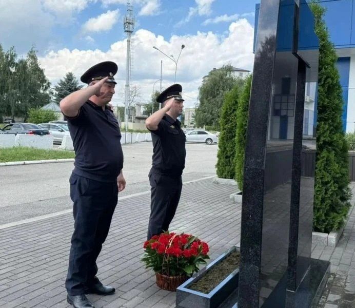 Полицейские Урванского и Черекского районов приняли участие в памятных мероприятиях Полицейские Урванского и Черекского районов приняли участие в памятных мероприятиях