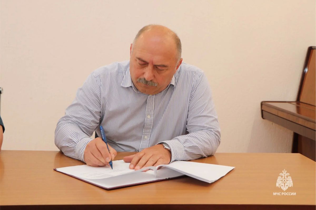 МЧС Кабардино-Балкарии и фонд «Защитники Отечества» подписали соглашение о сотрудничестве МЧС Кабардино-Балкарии и фонд «Защитники Отечества» подписали соглашение о сотрудничестве