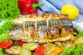 Необычный и полезный ужин: как удивить семью запеченной скумбрией с яркими овощами