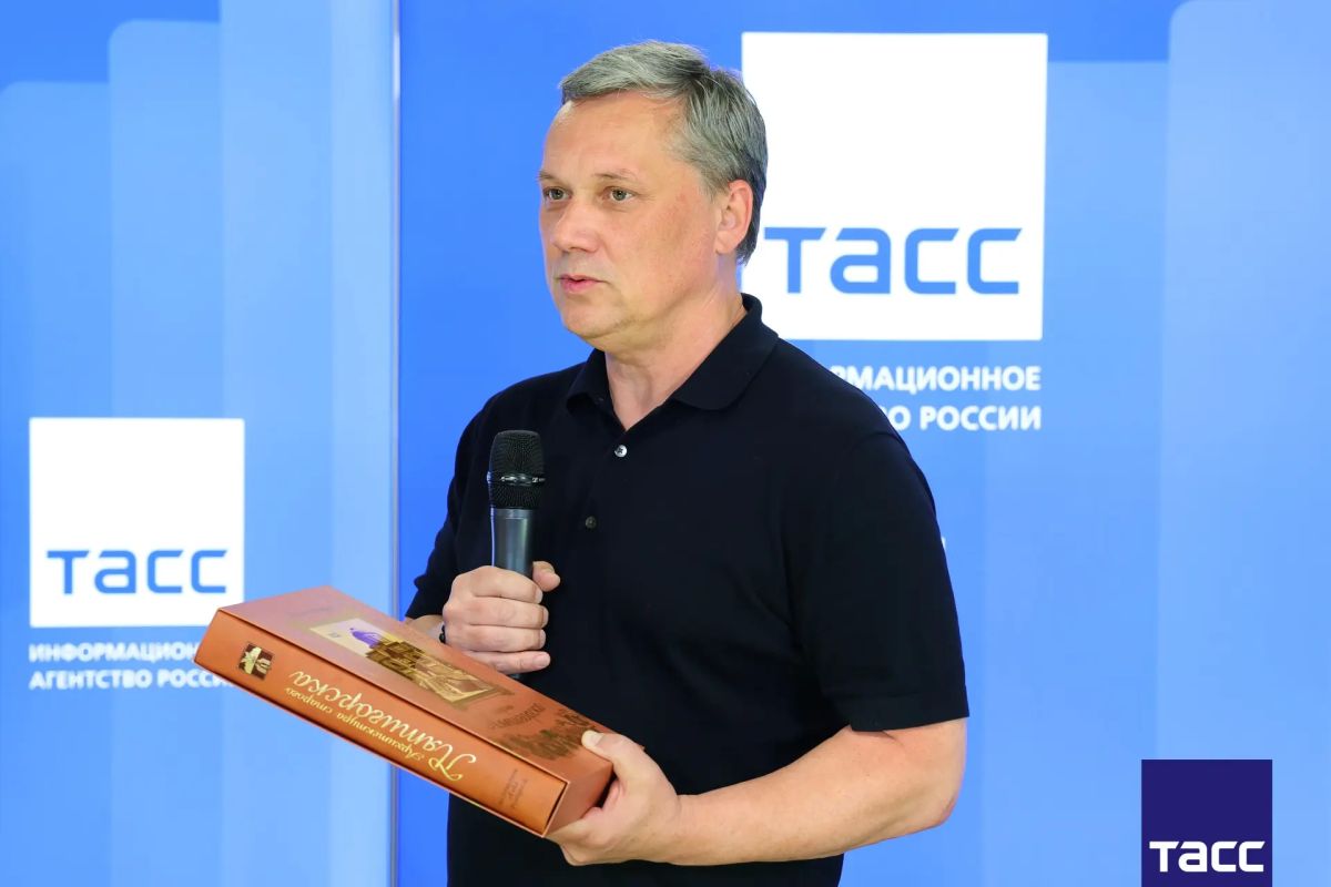 Руководитель РИЦ "ТАСС Кавказ" Низами Гаджибалаев получил благодарственное письмо полномочного представителя Президента Российской Федерации в Северо-Кавказском федеральном округе Юрия Чайки Руководитель РИЦ "ТАСС Кавказ" Низами Гаджибалаев получил благодарственное письмо полномочного представителя Президента Российской Федерации в Северо-Кавказском федеральном округе Юрия Чайки