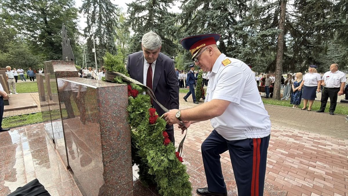 Казбек Коков: Принял участие в открытии памятника сотрудникам Следственного комитета Российской Федерации, погибшим при исполнении служебного долга Казбек Коков: Принял участие в открытии памятника сотрудникам Следственного комитета Российской Федерации, погибшим при исполнении служебного долга