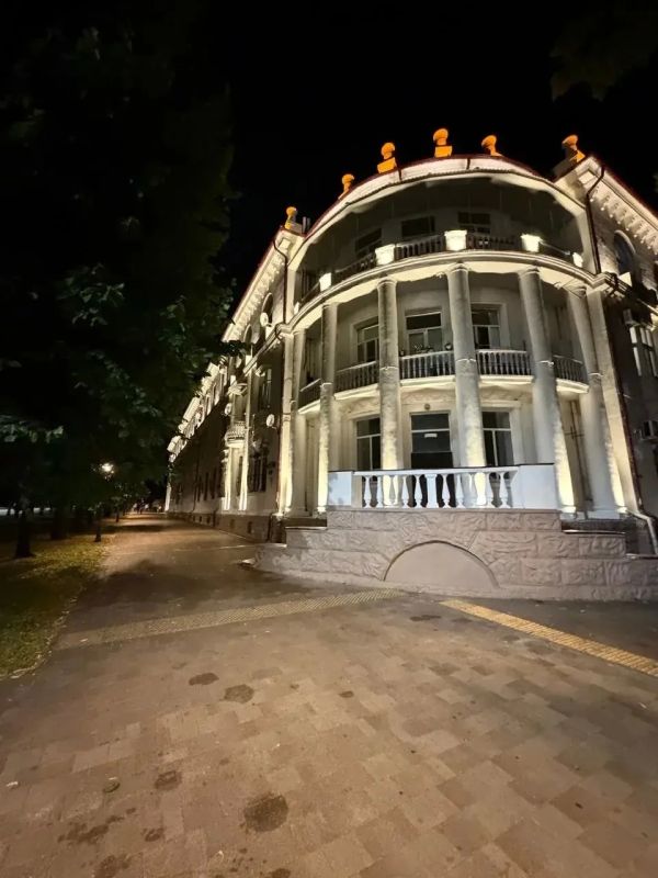 Казбек Коков: В городе Нальчике начали реализацию проекта по архитектурной подсветке фасадов зданий и жилых домов по основным магистральным улицам Казбек Коков: В городе Нальчике начали реализацию проекта по архитектурной подсветке фасадов зданий и жилых домов по основным магистральным улицам