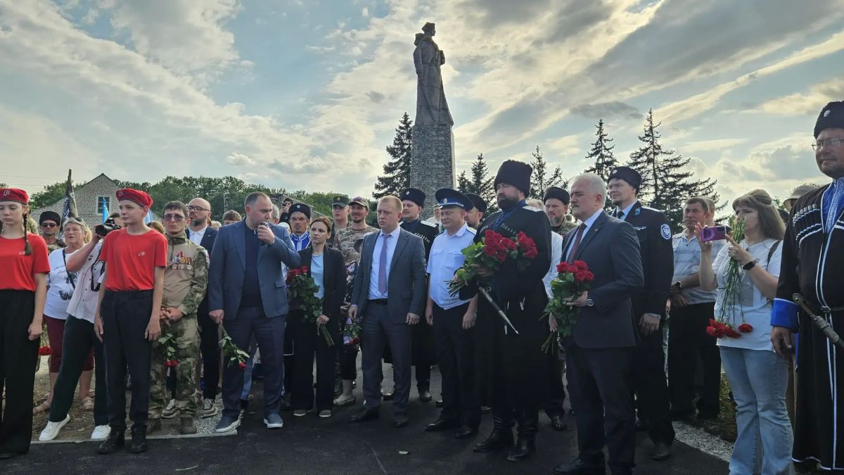 В Екатериноградской открыли памятник землякам, погибшим в зоне СВО В Екатериноградской открыли памятник землякам, погибшим в зоне СВО