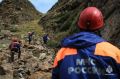 Туристка погибла после падения с обрыва в урочище Джилы-Су, сообщает региональное МЧС