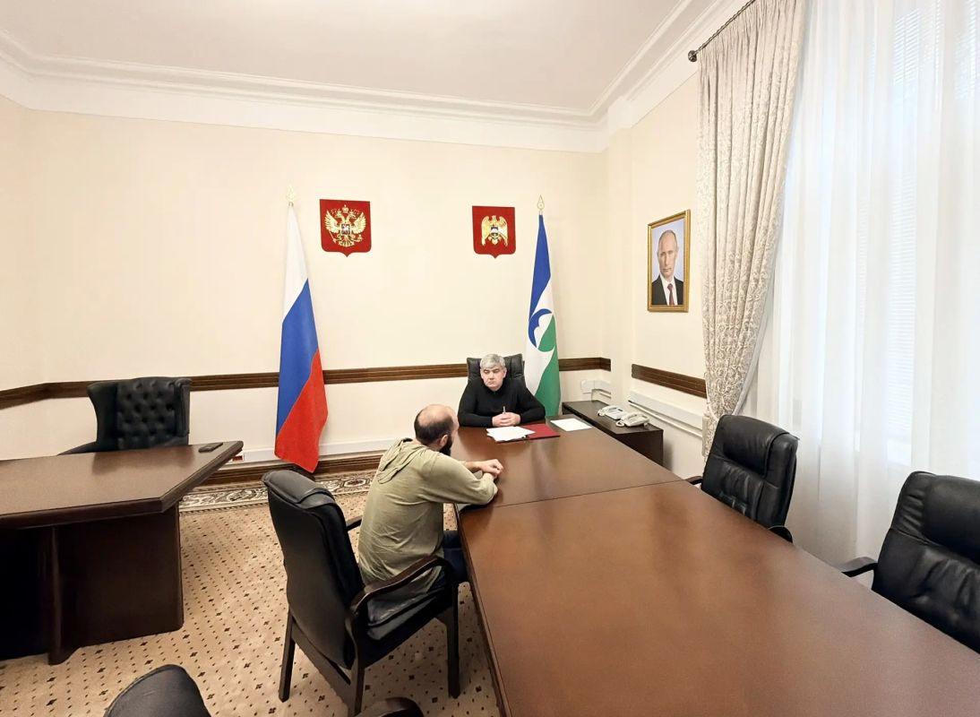 Казбек Коков: В ходе сегодняшнего личного приема граждан рассмотрел обращения, связанные с оказанием помощи семьям, где есть дети с хроническими заболеваниями, а также участникам СВО и семьям ветеранов боевых действий Казбек Коков: В ходе сегодняшнего личного приема граждан рассмотрел обращения, связанные с оказанием помощи семьям, где есть дети с хроническими заболеваниями, а также участникам СВО и семьям ветеранов боевых действий