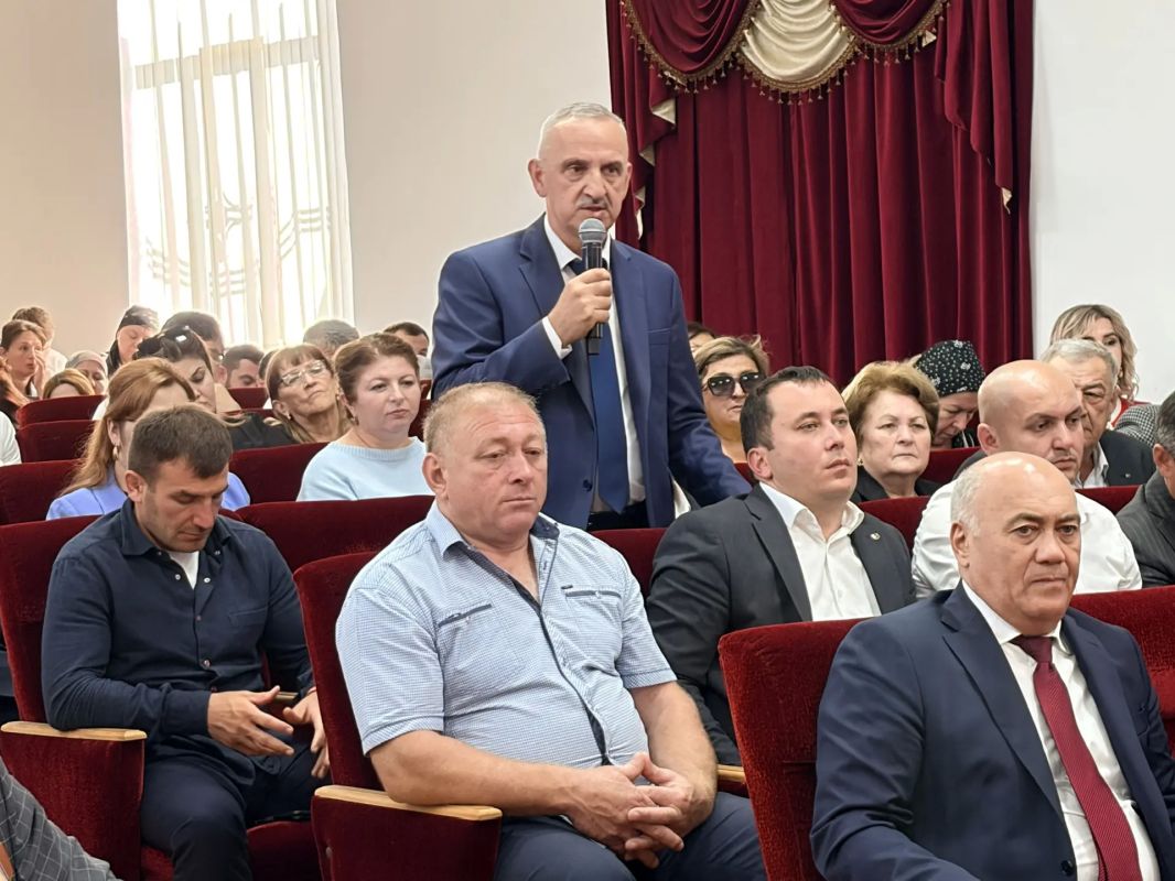 Казбек Коков: В Лескенском районе обсудили с активом муниципалитета результаты социально-экономического развития за последние 5 лет и планы на перспективу Казбек Коков: В Лескенском районе обсудили с активом муниципалитета результаты социально-экономического развития за последние 5 лет и планы на перспективу