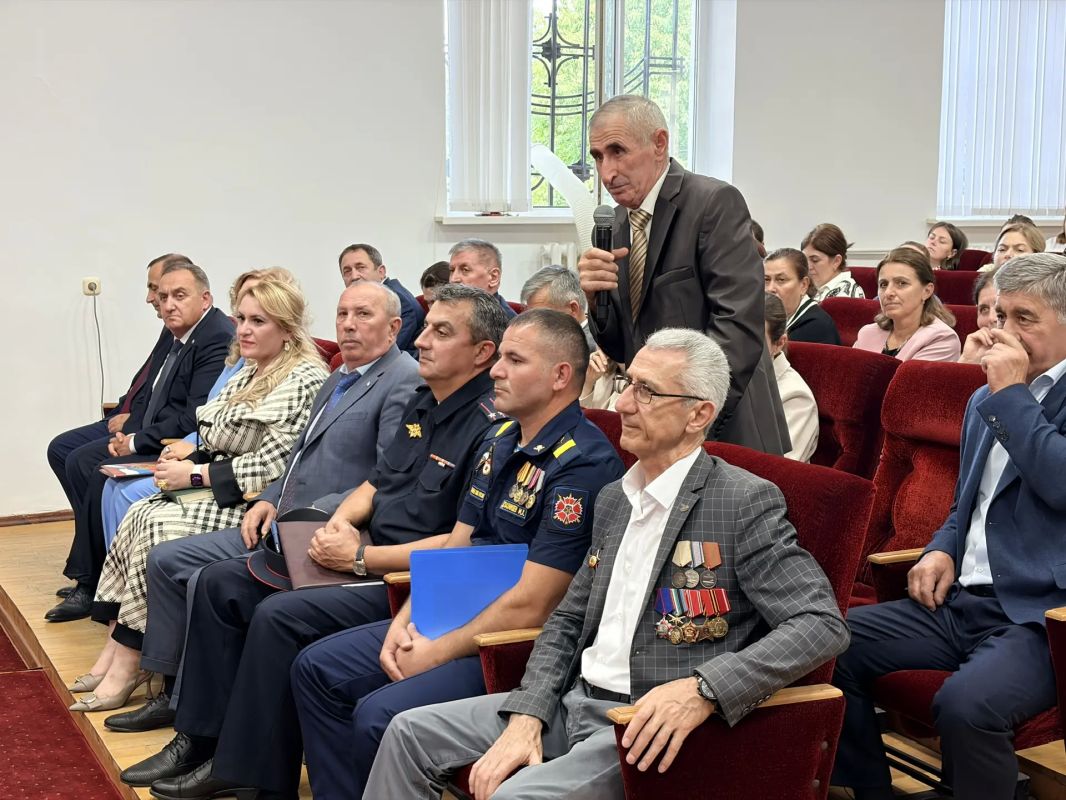 Казбек Коков: В Лескенском районе обсудили с активом муниципалитета результаты социально-экономического развития за последние 5 лет и планы на перспективу Казбек Коков: В Лескенском районе обсудили с активом муниципалитета результаты социально-экономического развития за последние 5 лет и планы на перспективу