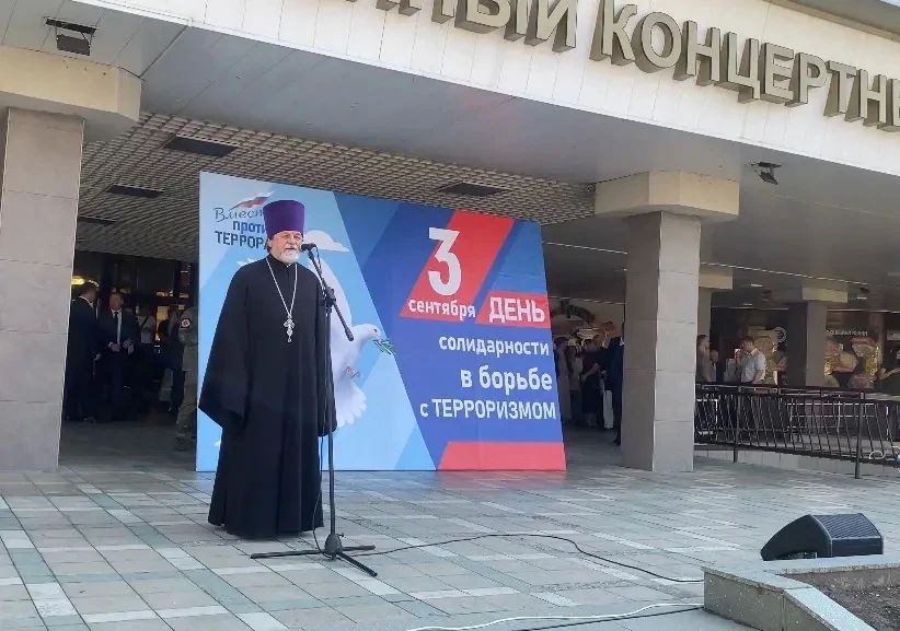 На площади перед Государственным концертным залом в Нальчике провели общереспубликанский митинг, приуроченный ко Дню солидарности в борьбе с терроризмом На площади перед Государственным концертным залом в Нальчике провели общереспубликанский митинг, приуроченный ко Дню солидарности в борьбе с терроризмом