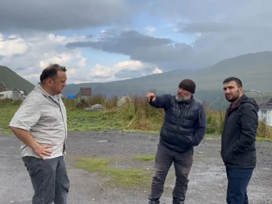 В целях мониторинга эпидемиологической обстановки, сложившейся в Зольском районе, состоялся выезд в урочище Джылы-Су сотрудников Министерства курортов и туризма Кабардино-Балкарской Республики во главе с заместителем... В целях мониторинга эпидемиологической обстановки, сложившейся в Зольском районе, состоялся выезд в урочище Джылы-Су сотрудников Министерства курортов и туризма Кабардино-Балкарской Республики во главе с заместителем...