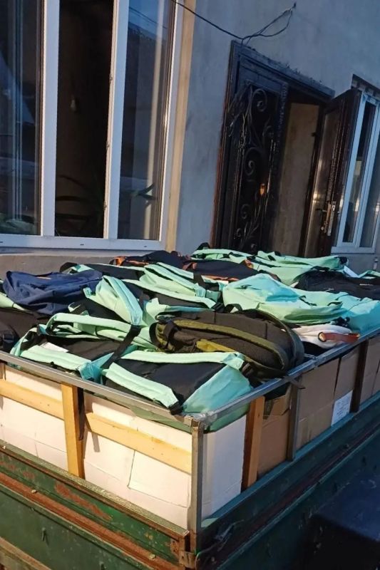 В рамках благотворительного марафона «Собери ребёнка в школу» около 250 комплектов учебных принадлежностей были переданы детям, проживающим в Херсонской области В рамках благотворительного марафона «Собери ребёнка в школу» около 250 комплектов учебных принадлежностей были переданы детям, проживающим в Херсонской области