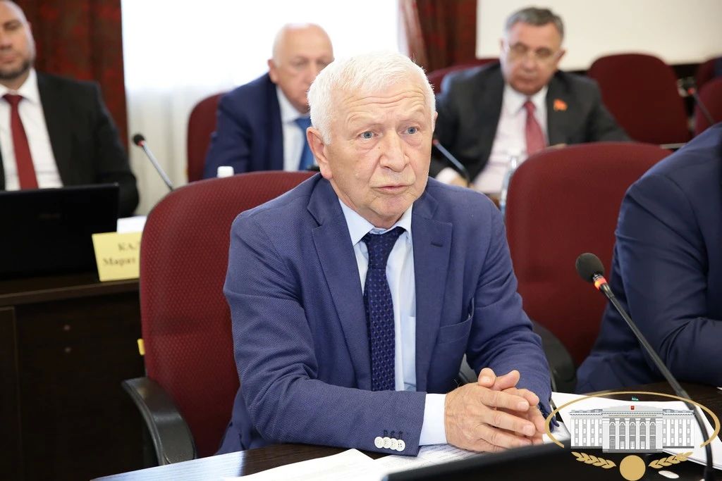 С подробной информацией на заседании президиума Парламента КБР в рамках "часа комитета" выступил председатель Избирательной комиссии КБР Вячеслав Гешев С подробной информацией на заседании президиума Парламента КБР в рамках "часа комитета" выступил председатель Избирательной комиссии КБР Вячеслав Гешев