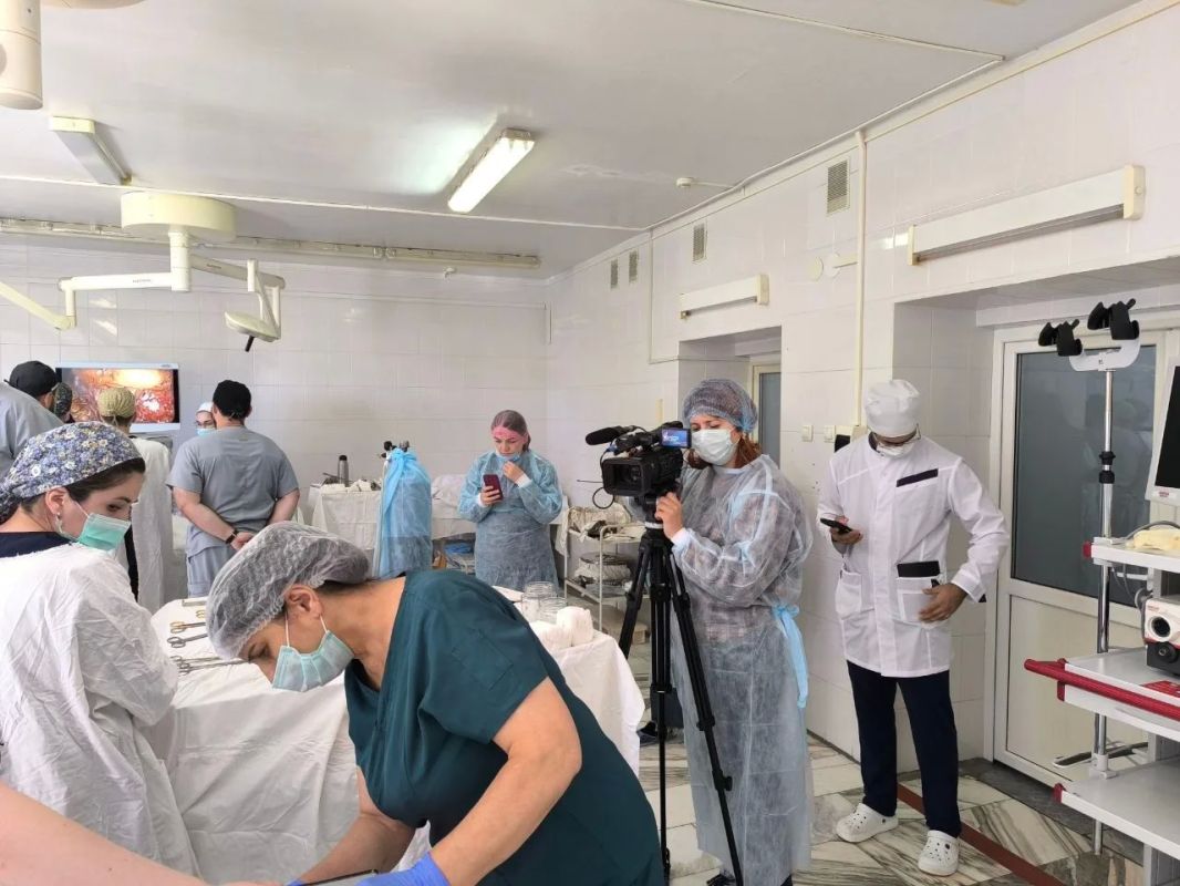 Выдающийся хирург - один из ведущих специалистов страны в области торакальной хирургии, трансплантологии и регенеративной медицины - Владимир Паршин провел мастер-класс в Онкодиспансер КБР Выдающийся хирург - один из ведущих специалистов страны в области торакальной хирургии, трансплантологии и регенеративной медицины - Владимир Паршин провел мастер-класс в Онкодиспансер КБР