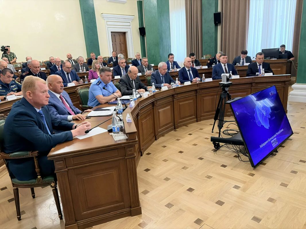 Казбек Коков: Провел сегодня заседание постоянно действующего координационного совещания по обеспечению правопорядка в Кабардино-Балкарской Республике Казбек Коков: Провел сегодня заседание постоянно действующего координационного совещания по обеспечению правопорядка в Кабардино-Балкарской Республике