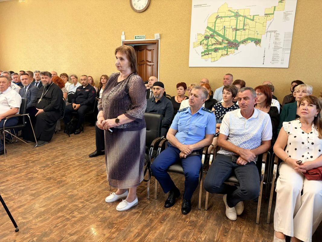 Казбек Коков: Вместе с депутатами Государственной Думы Зауром Геккиевым, Викторией Родиной и Адальби Шхагошевым встретился с активом городского округа Прохладный Казбек Коков: Вместе с депутатами Государственной Думы Зауром Геккиевым, Викторией Родиной и Адальби Шхагошевым встретился с активом городского округа Прохладный