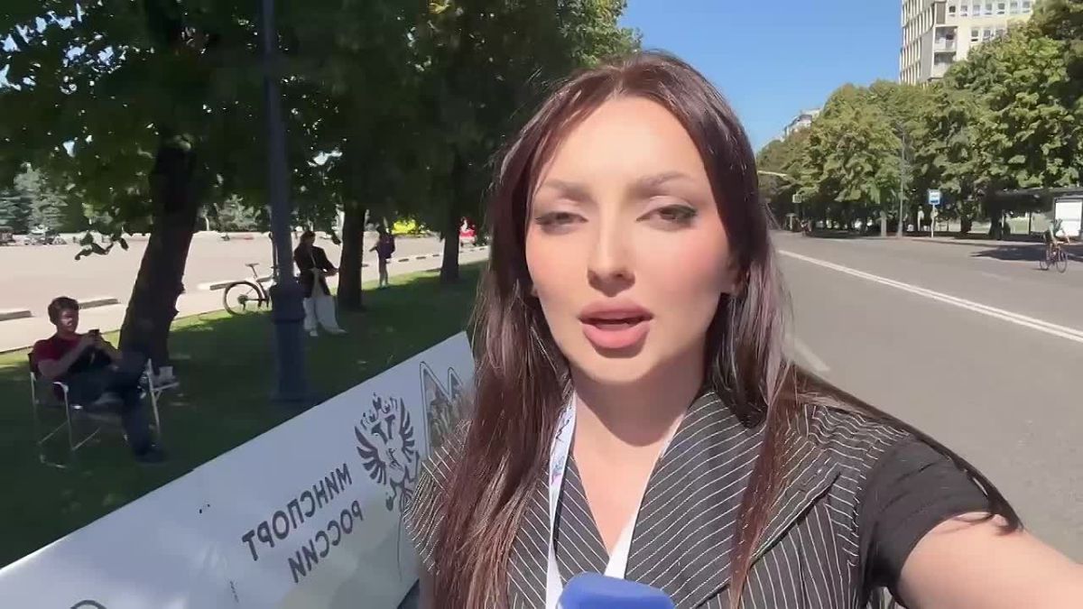 На площади Абхазии сейчас работает съемочная группа вестей «Кабардино-Балкария». Наш корреспондент сообщает, что с минуты на минуту дадут старт велогонке «Дружба народов Северного Кавказа»