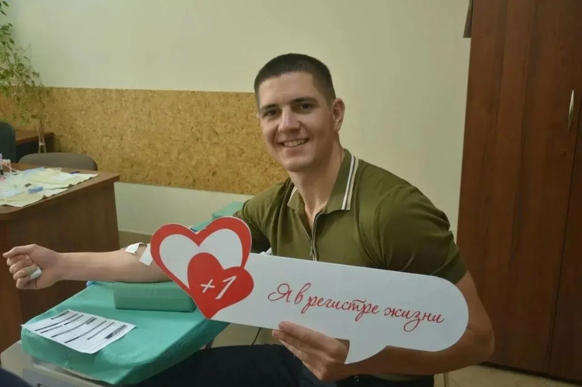Калининградские полицейские приняли участие в донорской акции #КодДонораЕдинство, приуроченной ко Всемирному дню донора костного мозга, 45 сотрудников полиции сдали 21,6 литра крови