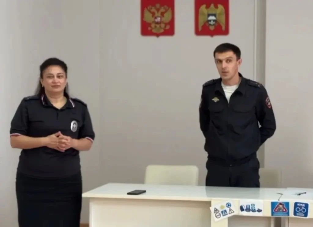 В Межрайонной многопрофильной больнице с.п. Анзорей состоялось обучающее занятие «Безопасное детство», организованное сотрудниками Госавтоинспекции Отдела МВД России «Лескенский» В Межрайонной многопрофильной больнице с.п. Анзорей состоялось обучающее занятие «Безопасное детство», организованное сотрудниками Госавтоинспекции Отдела МВД России «Лескенский»