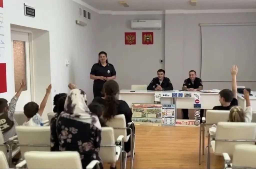 В Межрайонной многопрофильной больнице с.п. Анзорей состоялось обучающее занятие «Безопасное детство», организованное сотрудниками Госавтоинспекции Отдела МВД России «Лескенский» В Межрайонной многопрофильной больнице с.п. Анзорей состоялось обучающее занятие «Безопасное детство», организованное сотрудниками Госавтоинспекции Отдела МВД России «Лескенский»