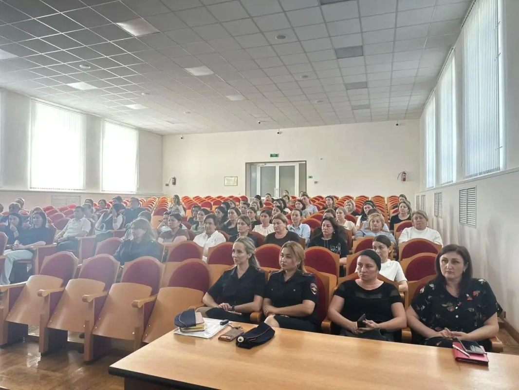 Полицейские Урванского района усиливают профилактику молодежной преступности совместно с образовательными учреждениями Полицейские Урванского района усиливают профилактику молодежной преступности совместно с образовательными учреждениями