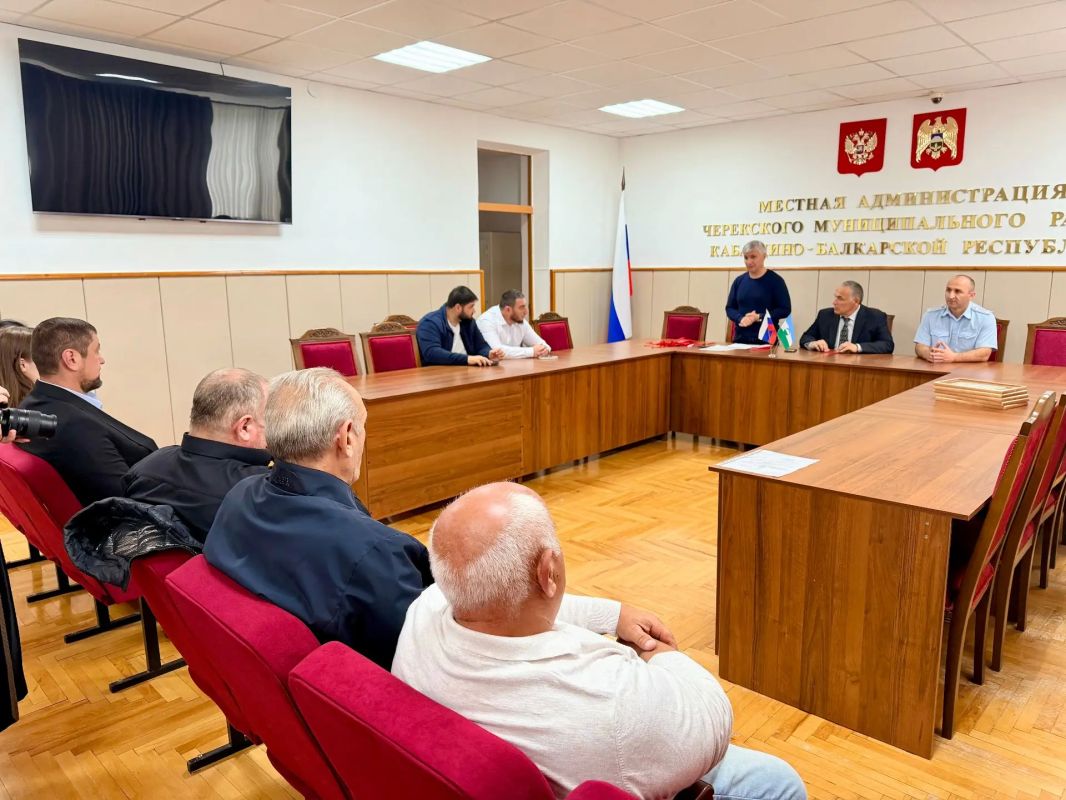 В Черекском районе обсудили вопросы взаимодействия полиции и народных дружин В Черекском районе обсудили вопросы взаимодействия полиции и народных дружин