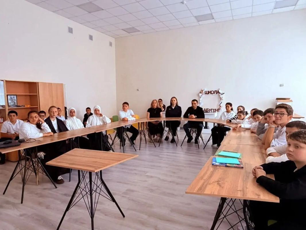 В Черекском районе полицейские и общественники продолжают работу по правовому просвещению школьников В Черекском районе полицейские и общественники продолжают работу по правовому просвещению школьников