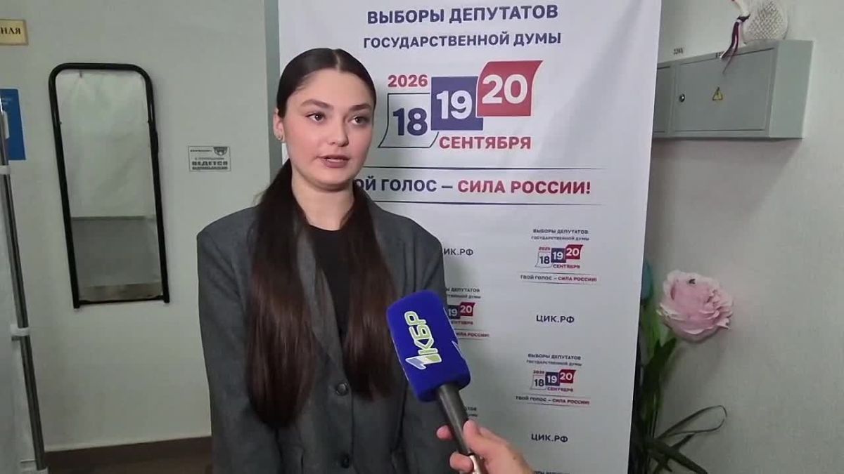 Молодые избиратели с гордостью приходят на участки